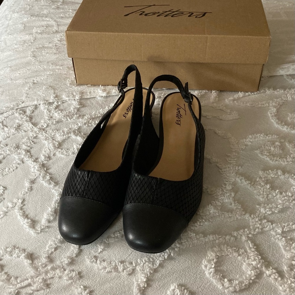 Trotters Sling-back pumps - Picture 6 of 8